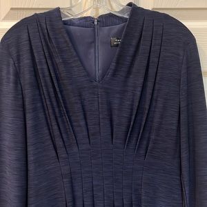 Tahari Navy MIDI Dress - Pleated front and back - Size 8